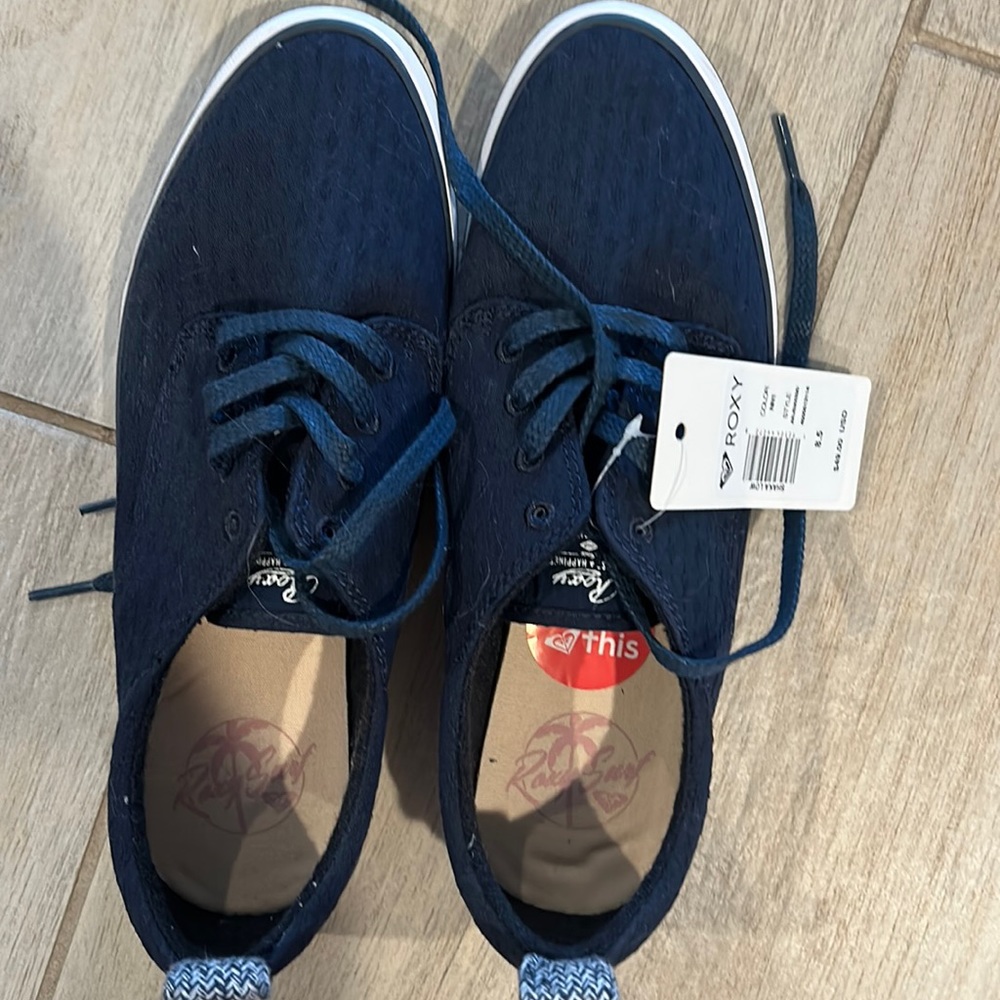 Roxy Women’s Lace up Sneakers